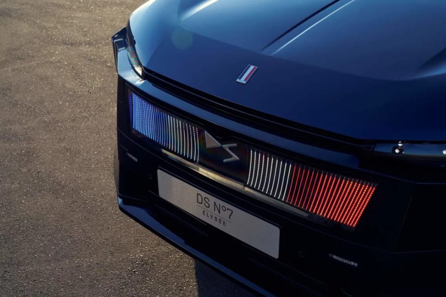 El Presidente de Francia ya se mueve en coche 100% eléctrico. Te muestro qué coche es