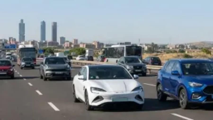 Ni aranceles ni normativas asustan a las marcas chinas de coches eléctricos, que apuestan por España para seguir creciendo