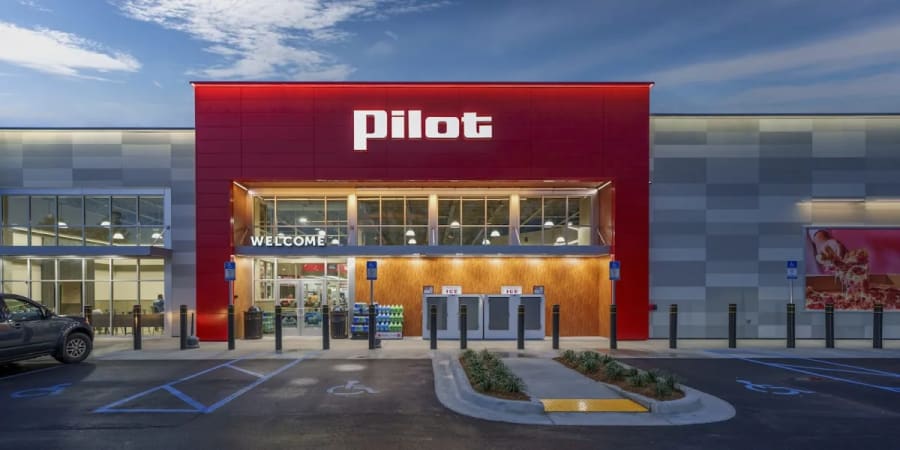 Pilot alcanza un nuevo hito para vehículos eléctricos con su ubicación número 300 de carga rápida de CC