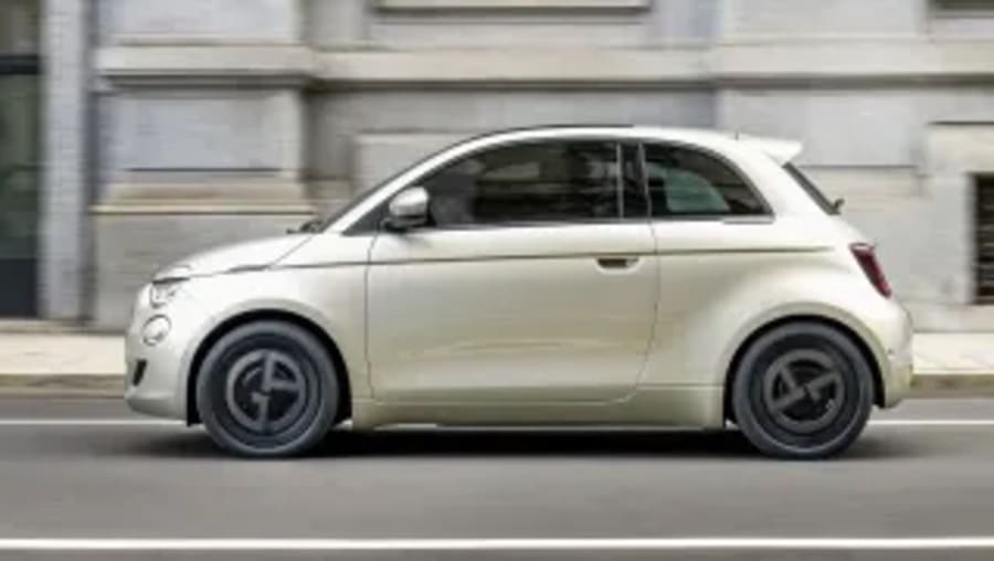 Nuevas baterías en 2027 y renovación completa en 2030: el FIAT 500 eléctrico ya tiene hoja de ruta con la que ganar a los chinos