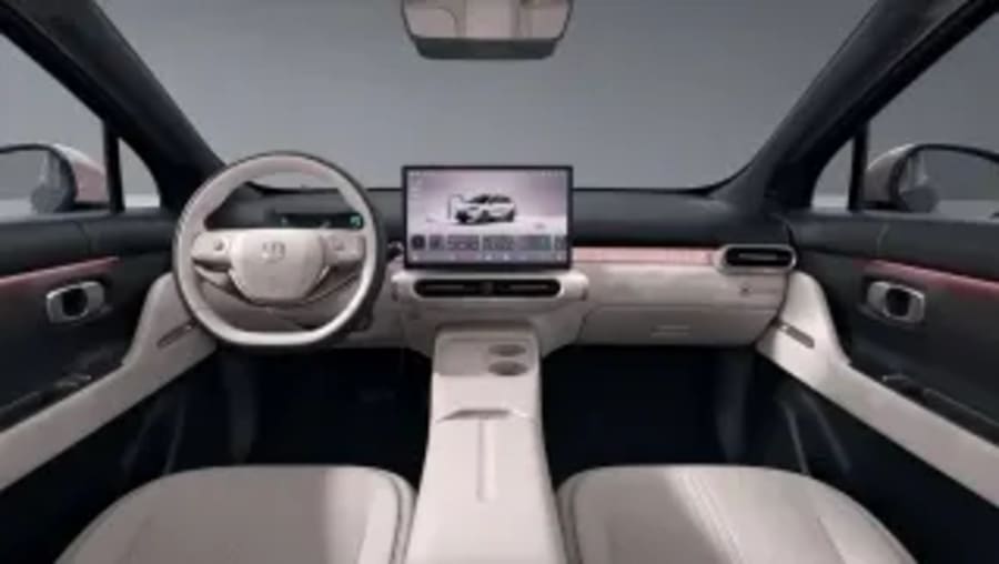 Leapmotor mete miedo al BYD Dolphin con las primeras fotos del interior de su nuevo A05 que llegará con más de 500 km de autonomía