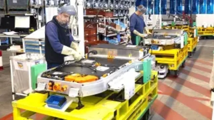 562.300.000 € menos: Stellantis pierde el 78,2 % de sus beneficios en España y el problema son sus eléctricos