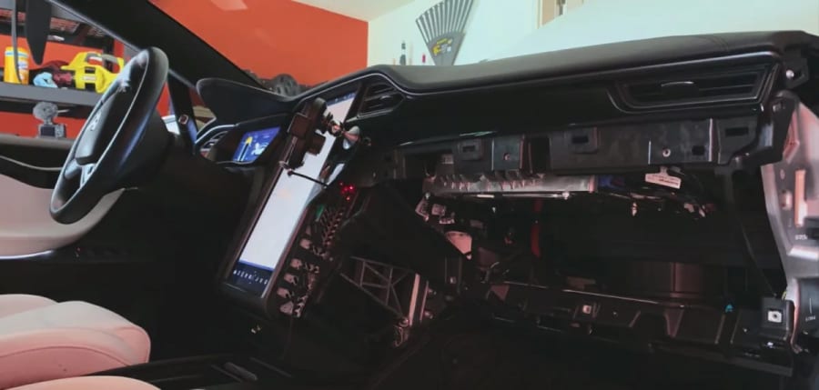 Tesla sigue sin un plan real para los propietarios de Hardware 3 a los que se les prometió FSD