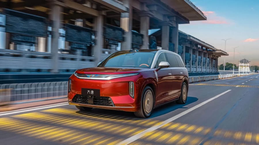 BYD celebra la entrega del Da Tang EV número 10.000 mientras su SUV insignia acelera