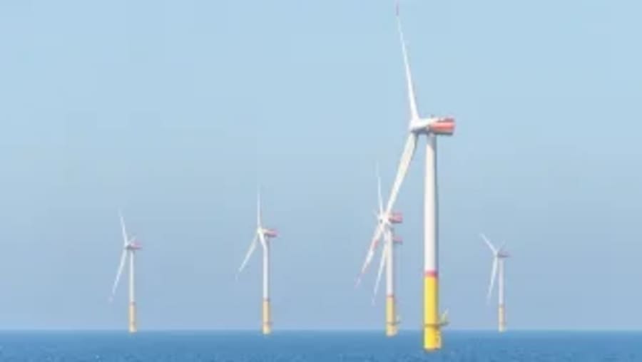 Europa quiere que casi todo funcione con electricidad, pero tiene un problema enorme: la factura