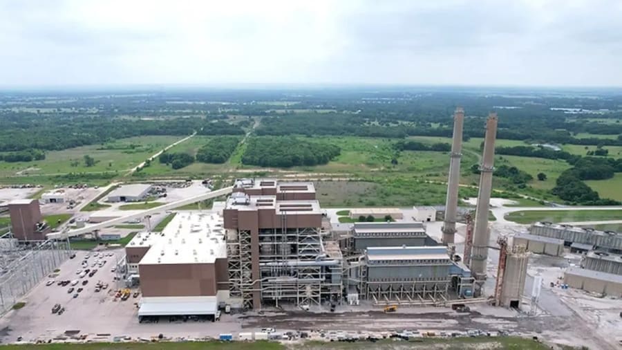 Una granja solar de 1,2 GW se levanta en un emplazamiento de carbón en Texas, pero el carbón se queda