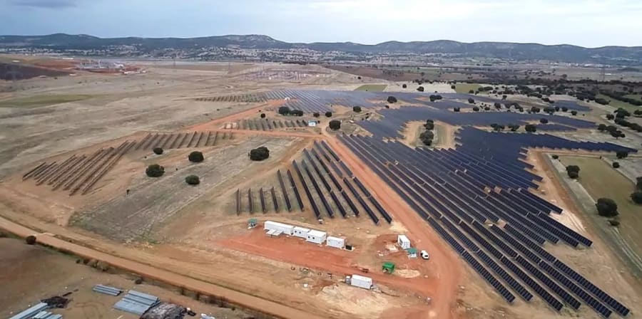 Tesla compra la producción completa de una nueva granja solar de 140 MW en Texas