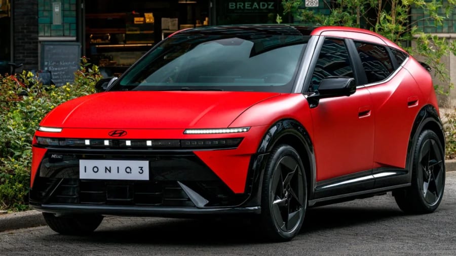 El nuevo Hyundai IONIQ 3 llega con seis acabados y un equipamiento que pone el listón muy alto entre los eléctricos urbanos