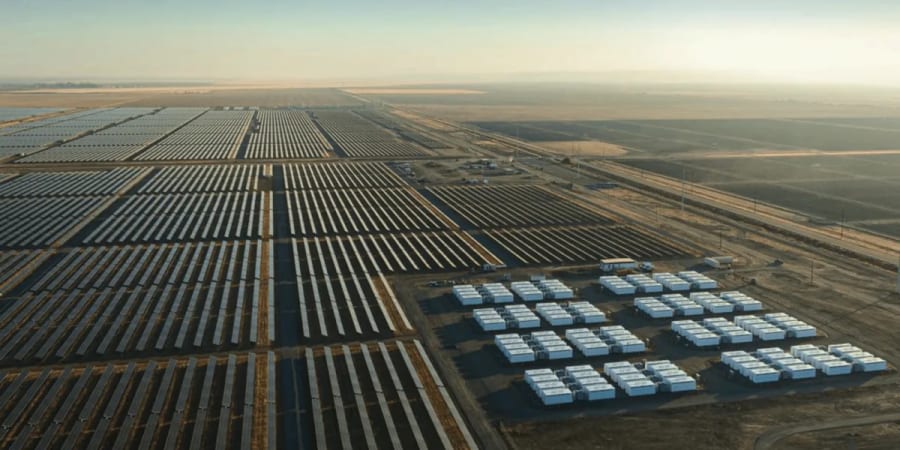 Tesla compra el 90% de un proyecto solar y de almacenamiento de 509 MW en Arizona