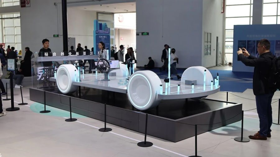 Las acciones de automoción que cotizan en Hong Kong se disparan mientras Pekín promete un plan para la industria de vehículos eléctricos inteligentes
