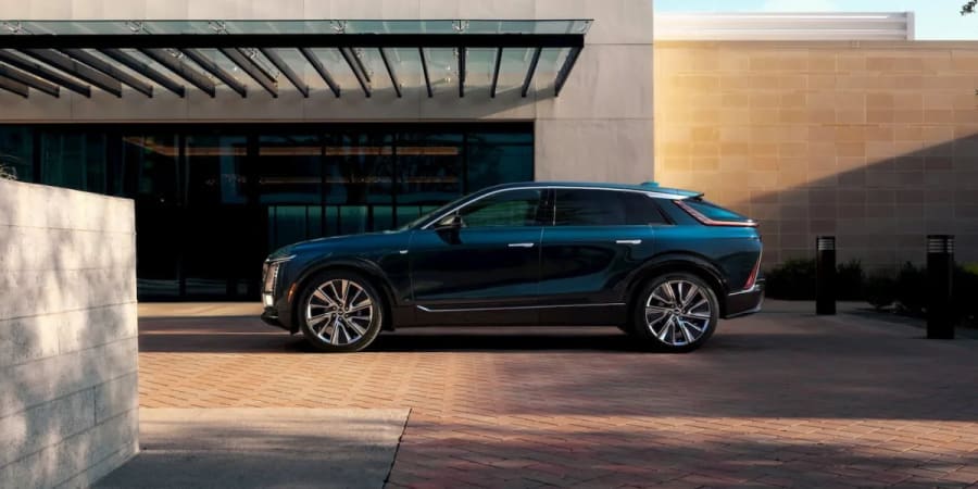 El Cadillac Lyriq 2027 recibe una mejora clave por 200 dólares más