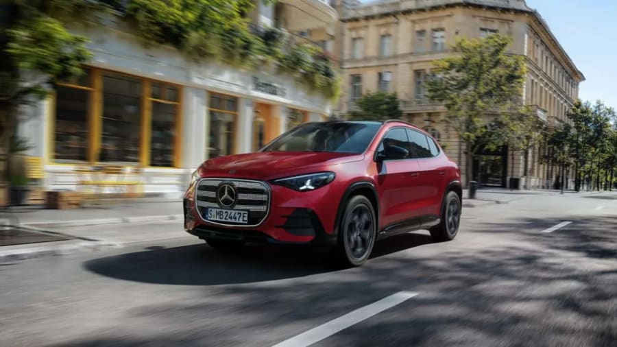 El Mercedes GLA de 2028 es un pequeño SUV eléctrico con carga de 320 kW