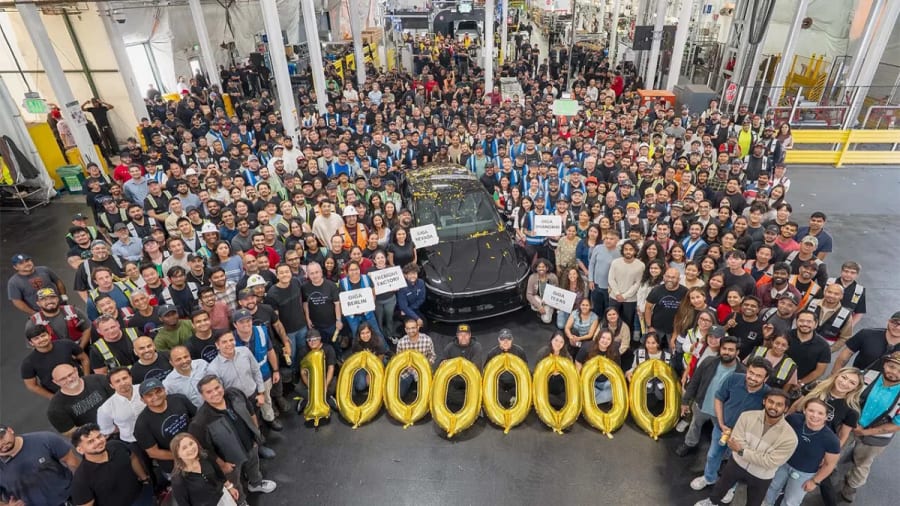 Tesla alcanza los 10 millones de coches fabricados con un Model Y muy especial