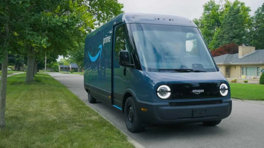 Amazon ha añadido 10.000 furgonetas eléctricas Rivian en solo seis meses