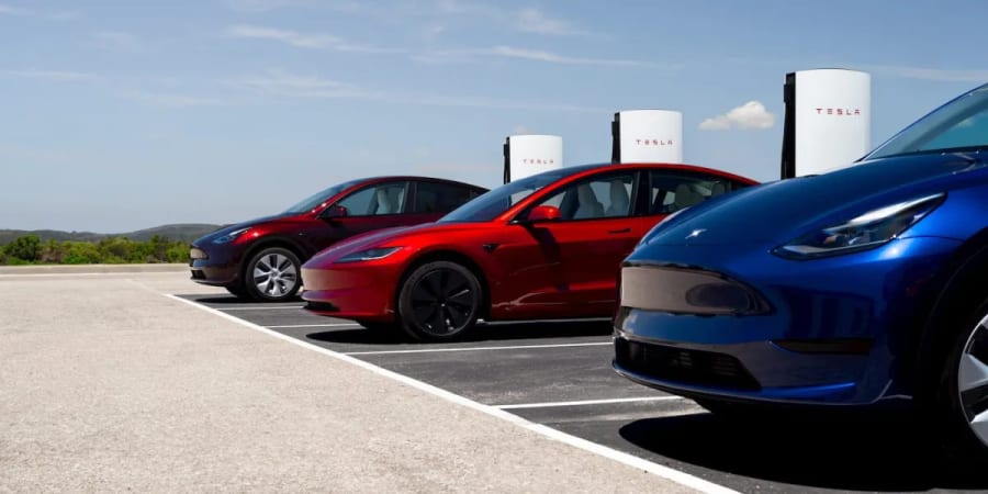 La NHTSA investiga 1,2 millones de Tesla Model 3 y Model Y por fallos en la suspensión