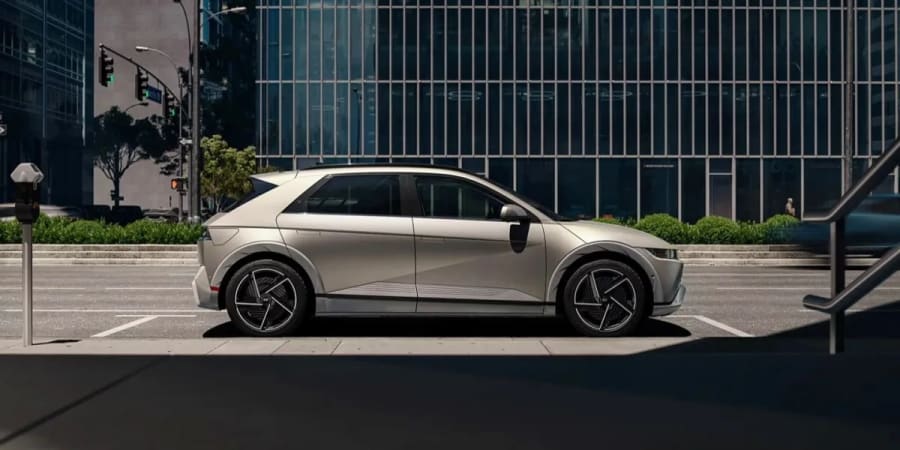 Hyundai IONIQ 5 avistado con una nueva configuración de alta tecnología y una gran pantalla digital de 18 pulgadas