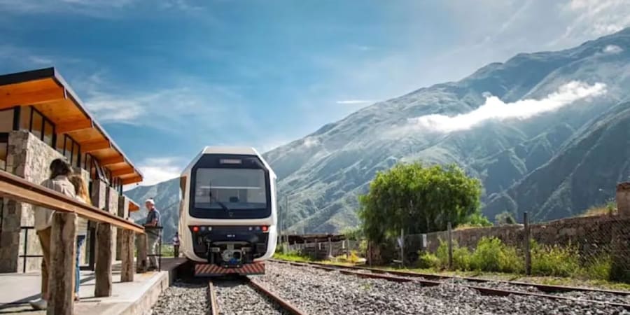 El tren solar de Argentina lleva el transporte de cero emisiones a una antigua ruta comercial