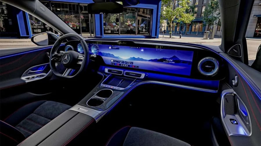 Mercedes da marcha atrás: vuelven los botones físicos a sus coches
