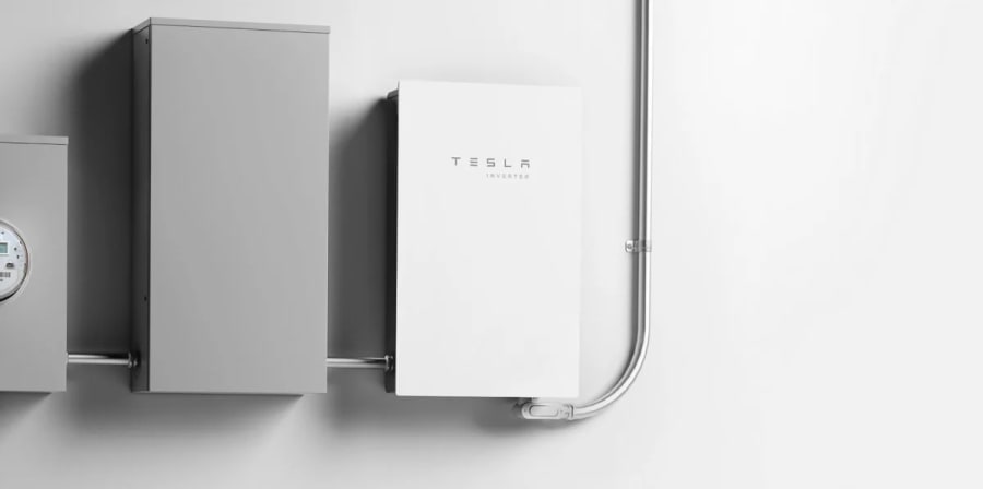 Trump instrumentaliza la FCC para prohibir nuevos inversores solares conectados de fabricación extranjera