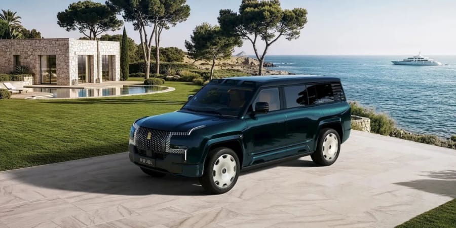 BYD lanza en China un SUV insignia de ultra lujo de 4 plazas por 215.000 dólares [Imágenes]