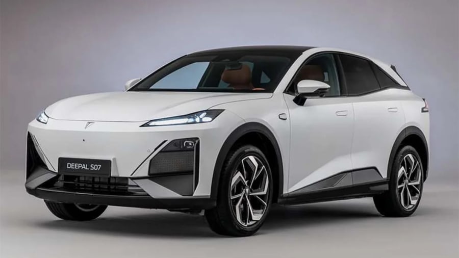 Changan arregla el gran problema del DEEPAL S07: ahora carga a 200 kW y mantiene su precio