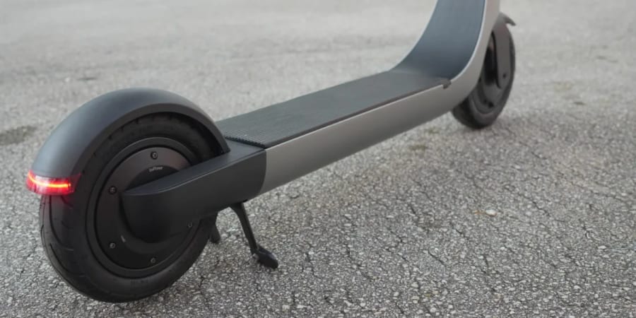 París exige ahora a los usuarios de patinetes eléctricos llevar chalecos de alta visibilidad o enfrentarse a multas