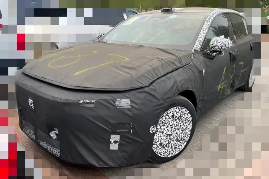 La nueva berlina de Volvo sale a la luz, pero podría no ser el eléctrico que esperábamos [Imágenes]