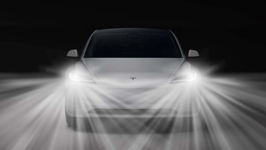Tesla llama a revisión a 20.000 coches por faros demasiado brillantes