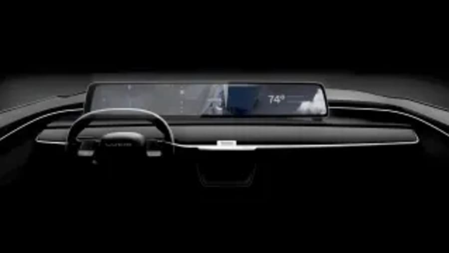 Un respiro para el Tesla Model Y: un año más de espera para el SUV más eficiente de Lucid porque "le falta desarrollo"