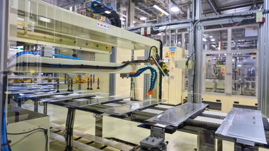 GM y LG reanudan la producción de baterías para vehículos eléctricos en Ohio tras siete meses de cierre