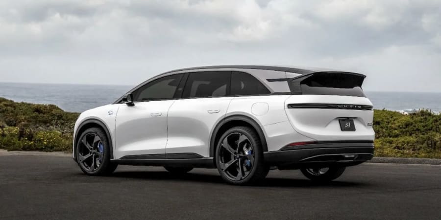 Lucid lanza el "SUV de tres filas más potente de América" con más de 1.000 CV [Imágenes]