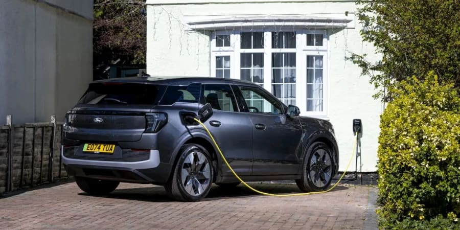 Mientras las ventas de vehículos eléctricos, los costes del petróleo y los incendios forestales se disparan, ¿el gobierno del Reino Unido considera menos vehículos eléctricos? (actualización)