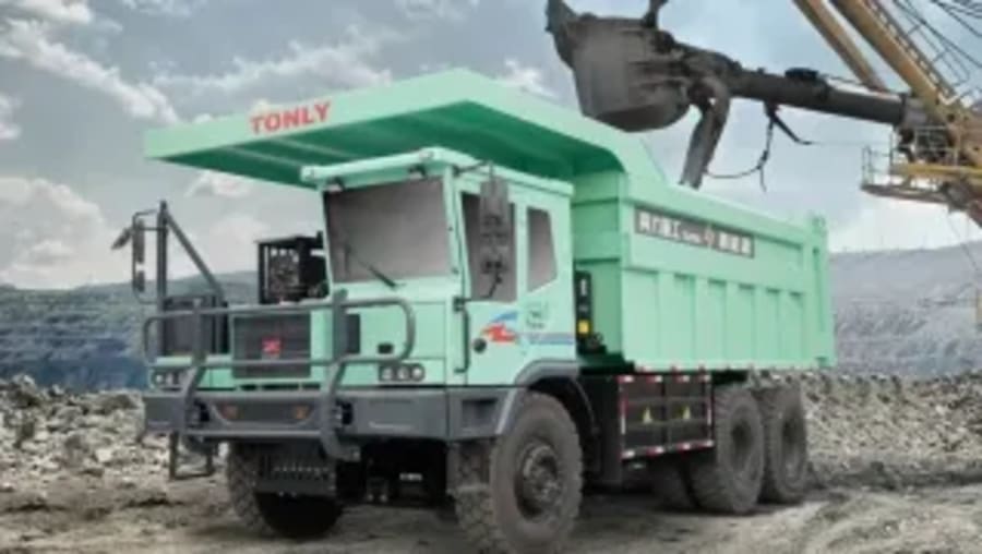 China pone a trabajar el primer camión minero del mundo con una batería de sodio : 676 kWh de capacidad y carga en 20 minutos