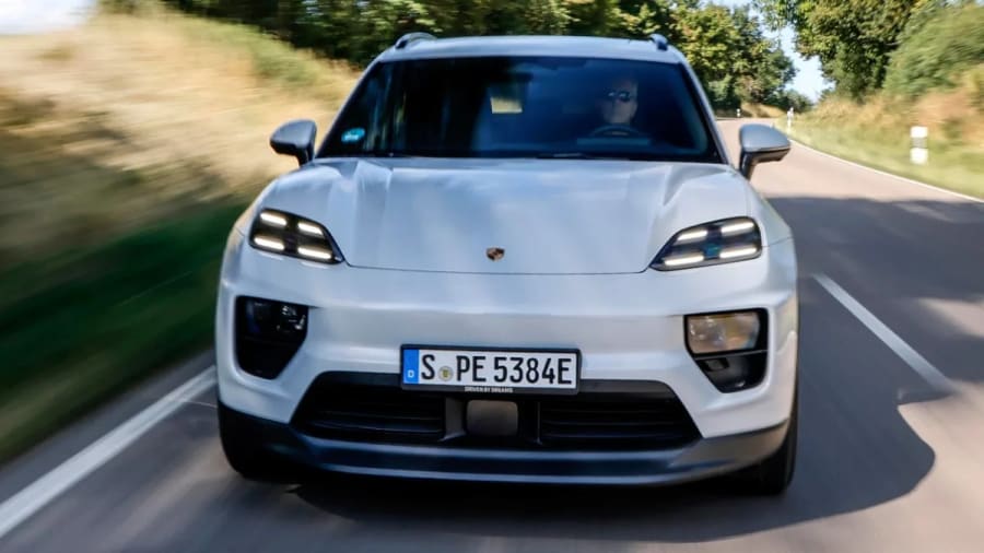 Porsche mueve ficha con el Macan eléctrico tras perder un 22 % de sus ventas, más equipamiento y hasta un 45 % de ahorro