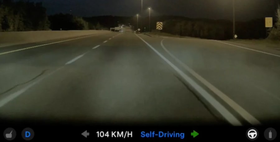 Tesla FSD v14 se desvió e intentó llevarme a una zanja sin razón