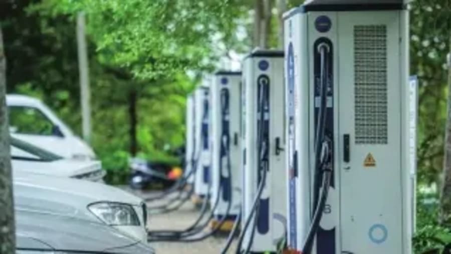 40 millones de puntos de carga y 110 millones de coches eléctricos en 2030: este país se pone serio con su electrificación