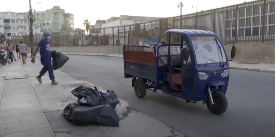 Mientras EE.UU. intenta asfixiar a Cuba, los triciclos eléctricos solares de basura ofrecen un salvavidas