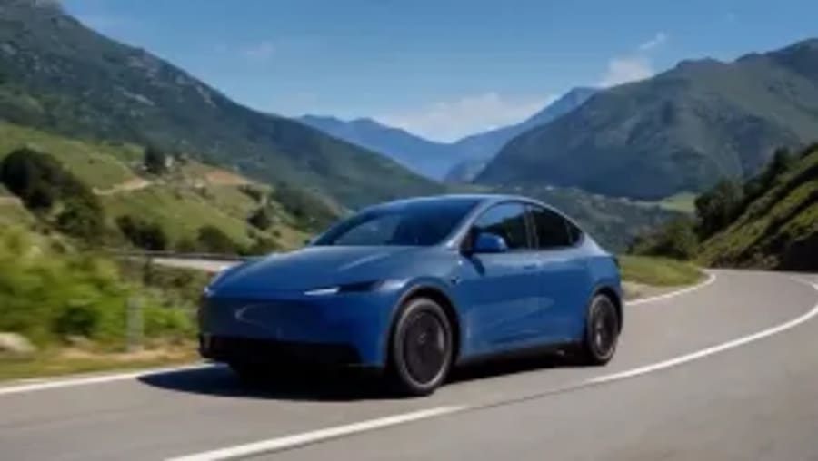 El coche eléctrico de Tesla con 6 plazas empieza a "enseñar la patita" y ya hay pistas sobre su llegada a España