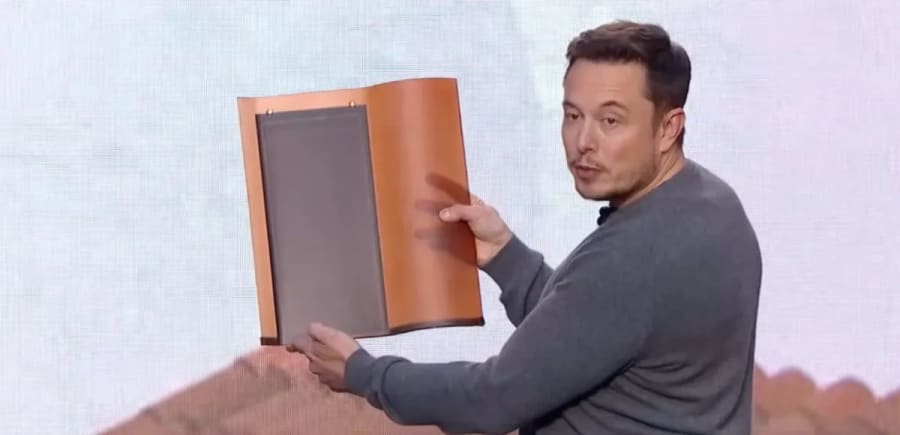 Tesla interrumpe la producción de sus tejas solares Solar Roof, no son económicamente viables