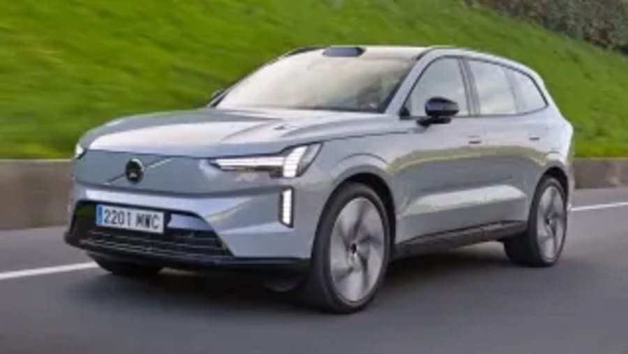 Volvo ha convertido a sus coches eléctricos en una red de avisos en tiempo real y de paso aprovecha para darle un buen empujón a Apple CarPlay