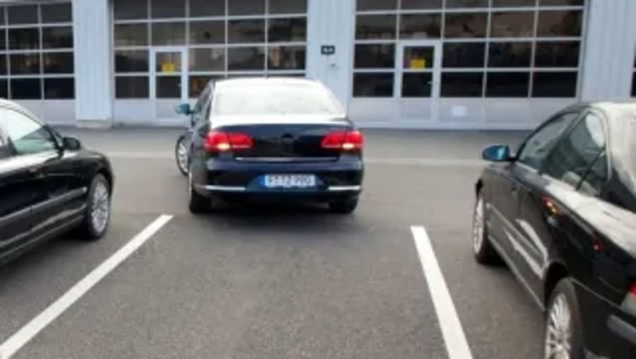 Aparcar puede salirte caro en algunas poblaciones: la multa puede llegar hasta los 500 € por dejar el coche incumpliendo el Reglamento