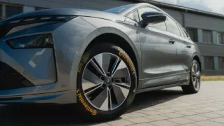 Adiós a los neumáticos de siempre: Continental presenta un neumático para coches eléctricos con un 43 % de materiales reciclados