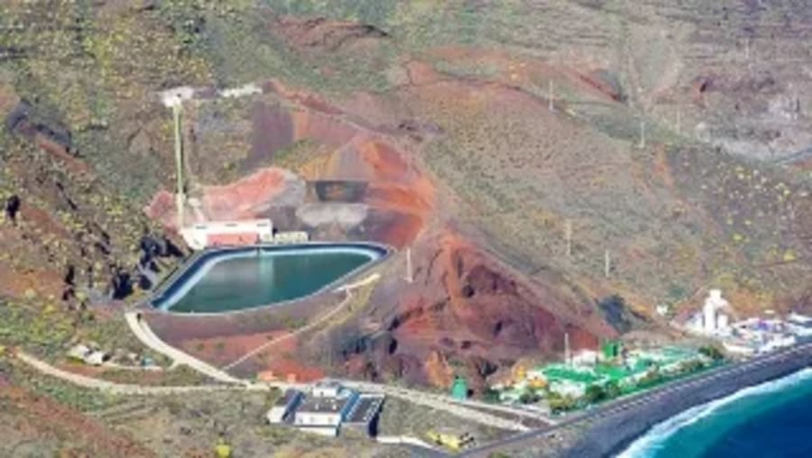 La central de energía renovable más 'original' ha sobrevivido años sin petróleo y lo seguirá haciendo con más eólica, más fotovoltaica y baterías