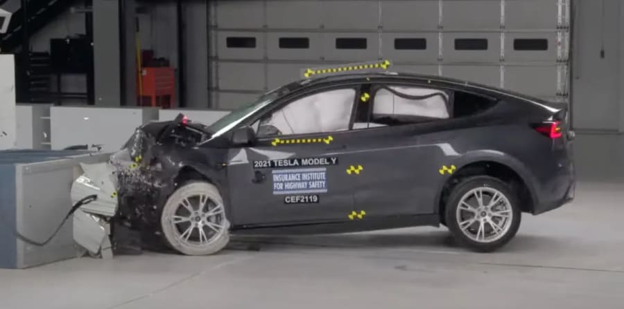 Rastreando los accidentes mortales de Tesla con Autopilot y FSD ocultos en sus datos