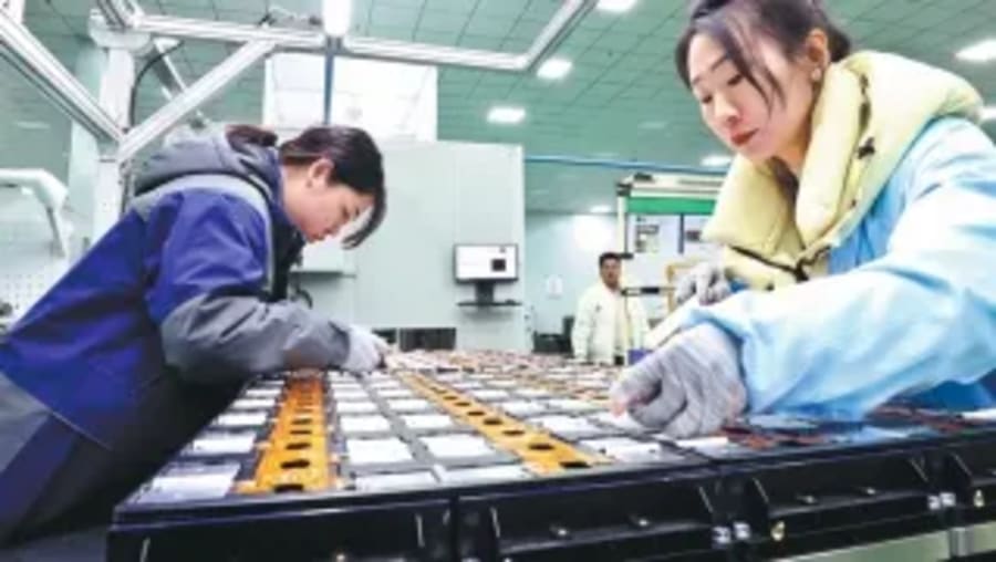 Después de hundir los precios, China frena las nuevas fábricas de baterías porque tema que sean demasiadas