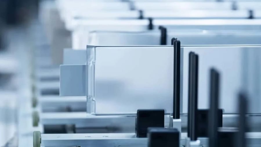 Una empresa de baterías respaldada por Mercedes inicia la producción en masa de celdas de estado sólido