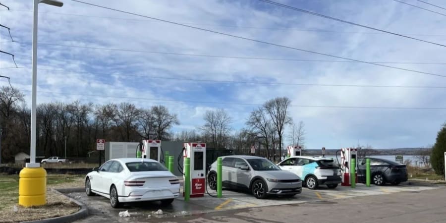 Wisconsin sumará 42 nuevas estaciones de carga rápida para vehículos eléctricos: estas son las ubicaciones