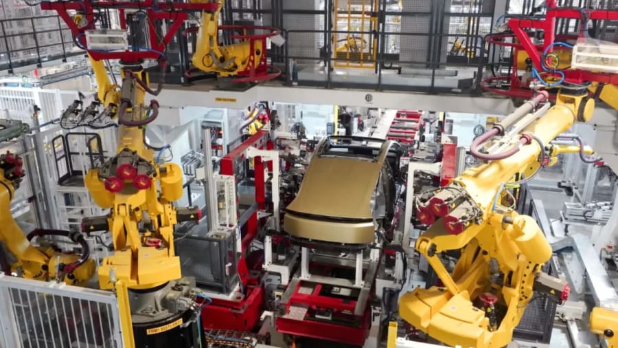 Tesla enseña cómo fabrica el Cybercab: promete producir coches 5 veces más rápido