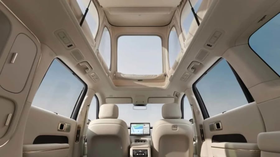 Este SUV camper eléctrico tiene suelo radiante, altillo y almacenaje integrado: conoce el SkyNomad N90 Max Studio