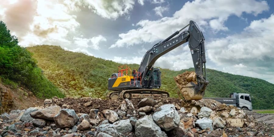 La nueva excavadora eléctrica Volvo EC500 de 50 toneladas nunca necesita recargarse